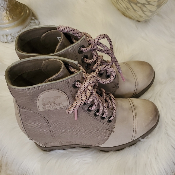 Sorel Shoes - Sorel Wedge Boots Size 7